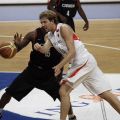 Dirk Nowitzki beim Pass